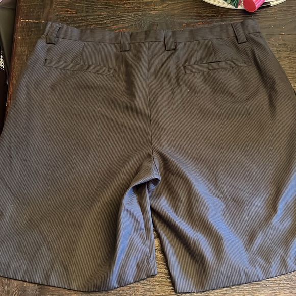 Izod xfg men’s golf shorts pinstripe grey size 38 - Picture 2 of 6